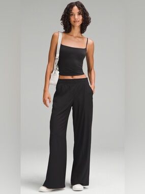 😎🖤NWT LULULEMON SWIFT MID-RISE WIDE LEG PANTS🖤😎